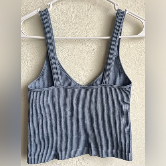 Dynamic Ribbed Tank-Top - Picture 4 of 4